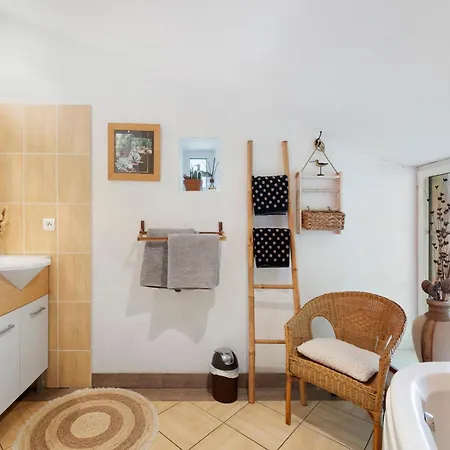 Domaine De La Ménie Bed and breakfast 3*