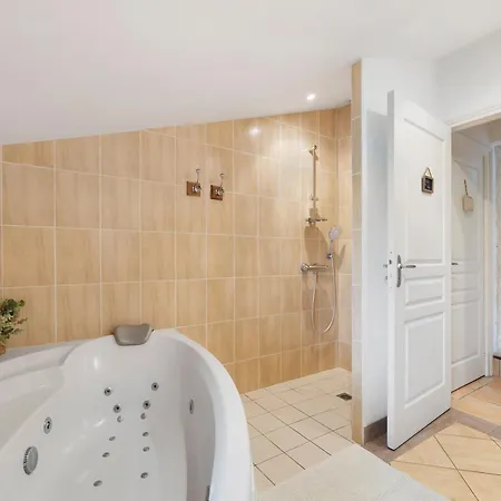 Domaine De La Ménie Bed and breakfast 3*