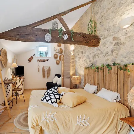 Domaine De La Ménie Bed and breakfast 3*
